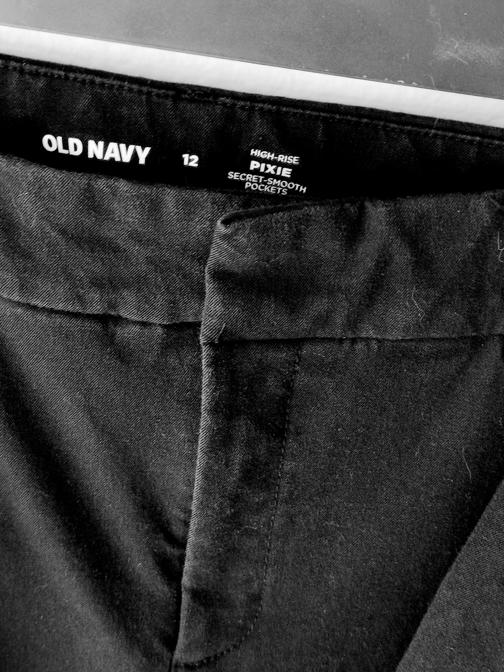 Black Old Navy High Rise Pixie - Picture 3 of 8